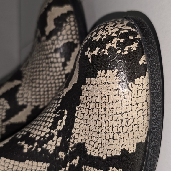 Arizona Jean Co. Galen Ankle Booties Memory Foam Snake Animal Print Size 9.5 - Picture 13 of 16
